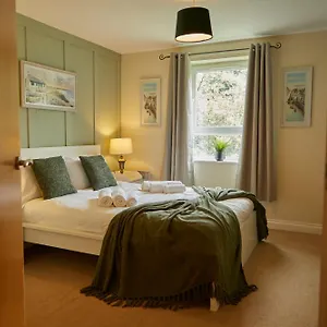 Stylish 2-bedroom With Free Parking Apartment